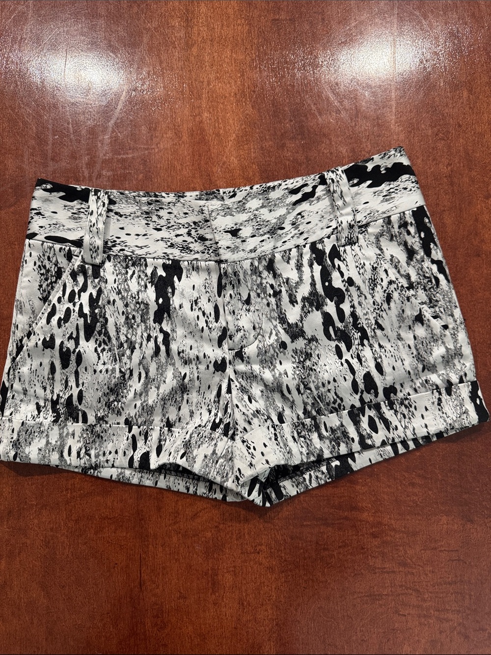 Alice + Olivia Black and White Printed Silk Combo Low Rise Cady Cuff Shorts